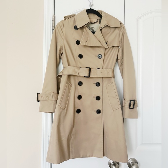 Burberry Jackets & Blazers - ❤️Burberry Classic Trench Coat❤️